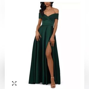 NWT Xscape emerald green satin gown